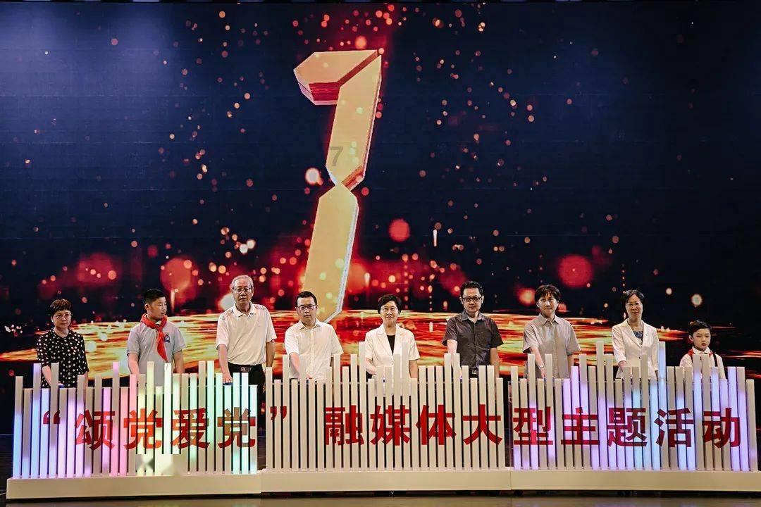 大理一公园养猫替小熊猫“顶岗”?园方澄清:正主藏树上了,猫负责抓老鼠